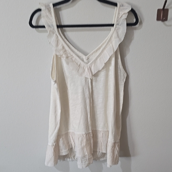 American Eagle Outfitters Tops - American Eagle Ruffled Cream Sleeveless Top